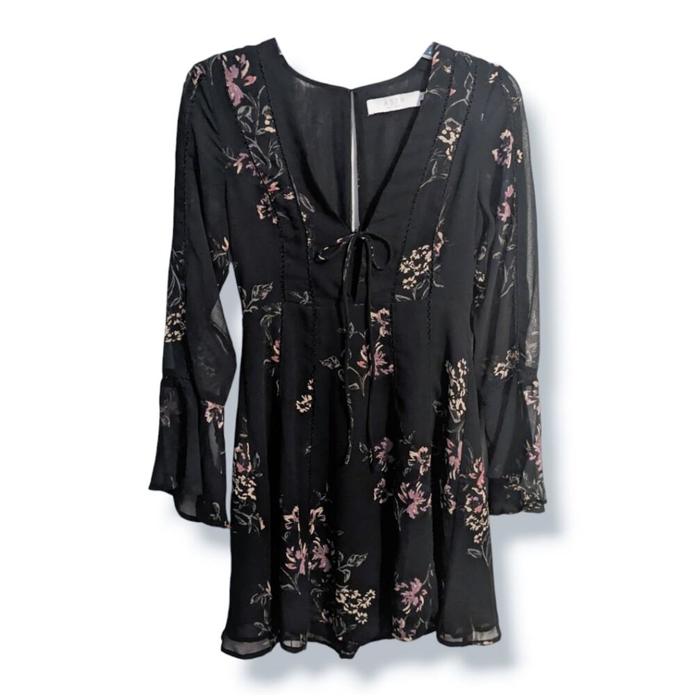 Astr Fit & Flare Floral V-neck Mini Dress Size S